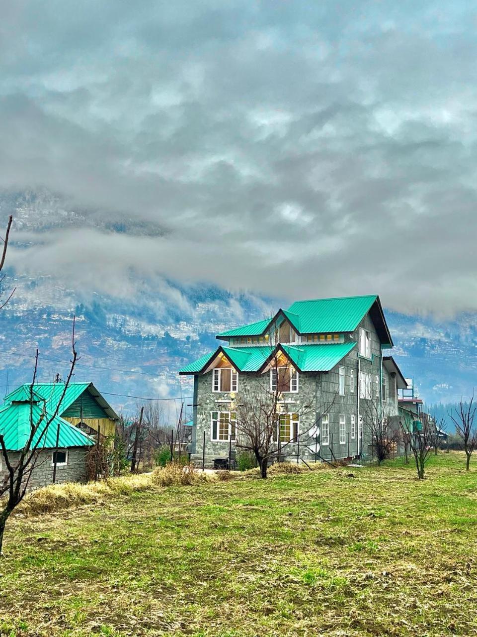 Fluestern Hostel And Cafe Nagar  Dış mekan fotoğraf