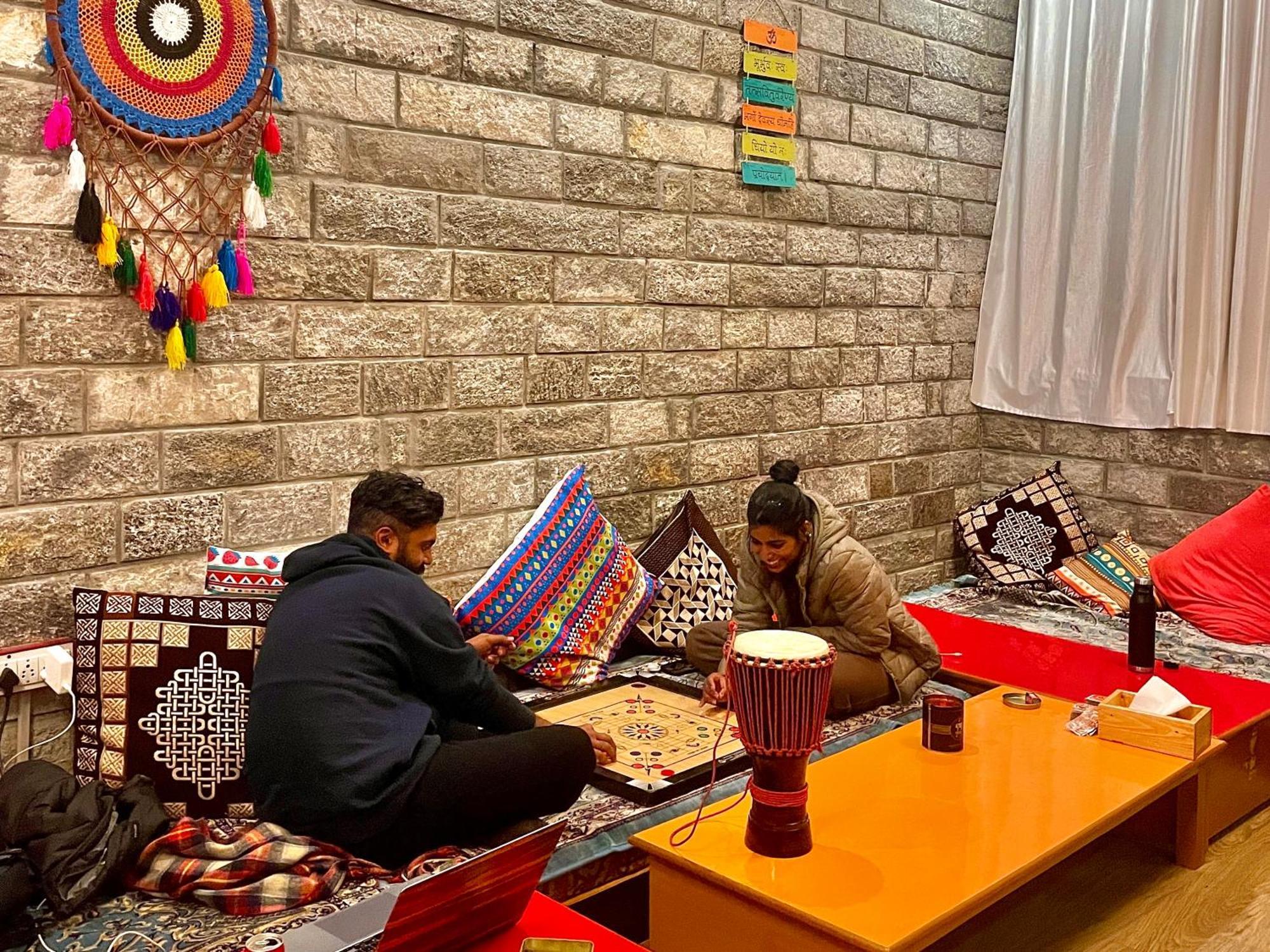 Fluestern Hostel And Cafe Nagar  Dış mekan fotoğraf