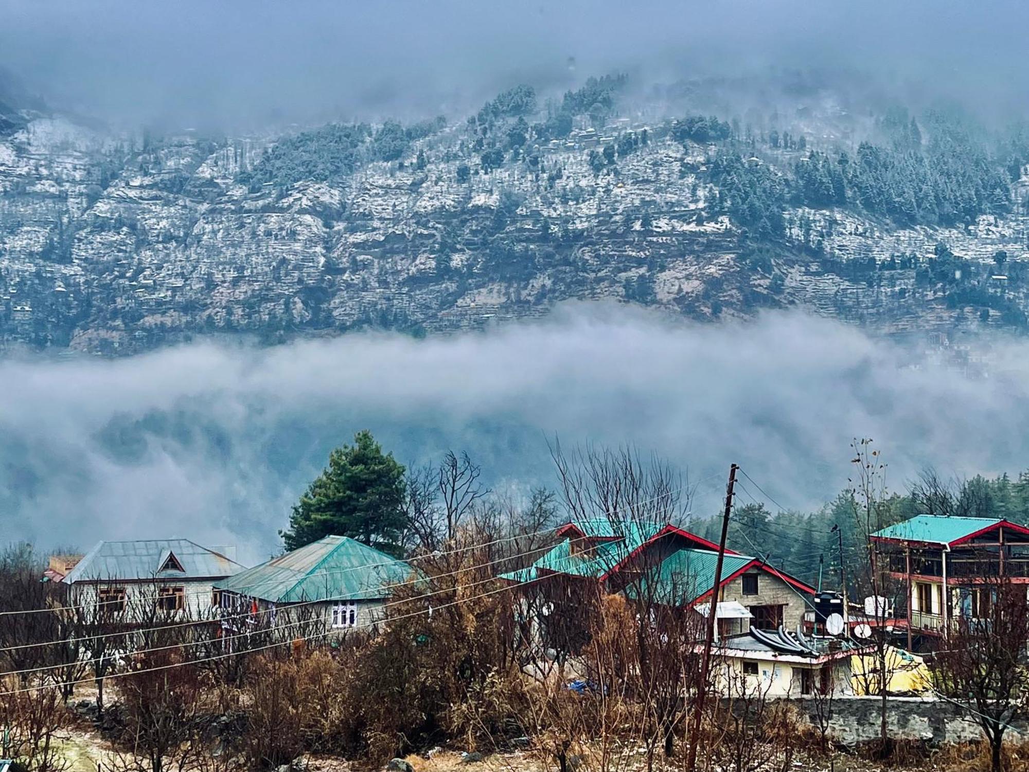 Fluestern Hostel And Cafe Nagar  Dış mekan fotoğraf