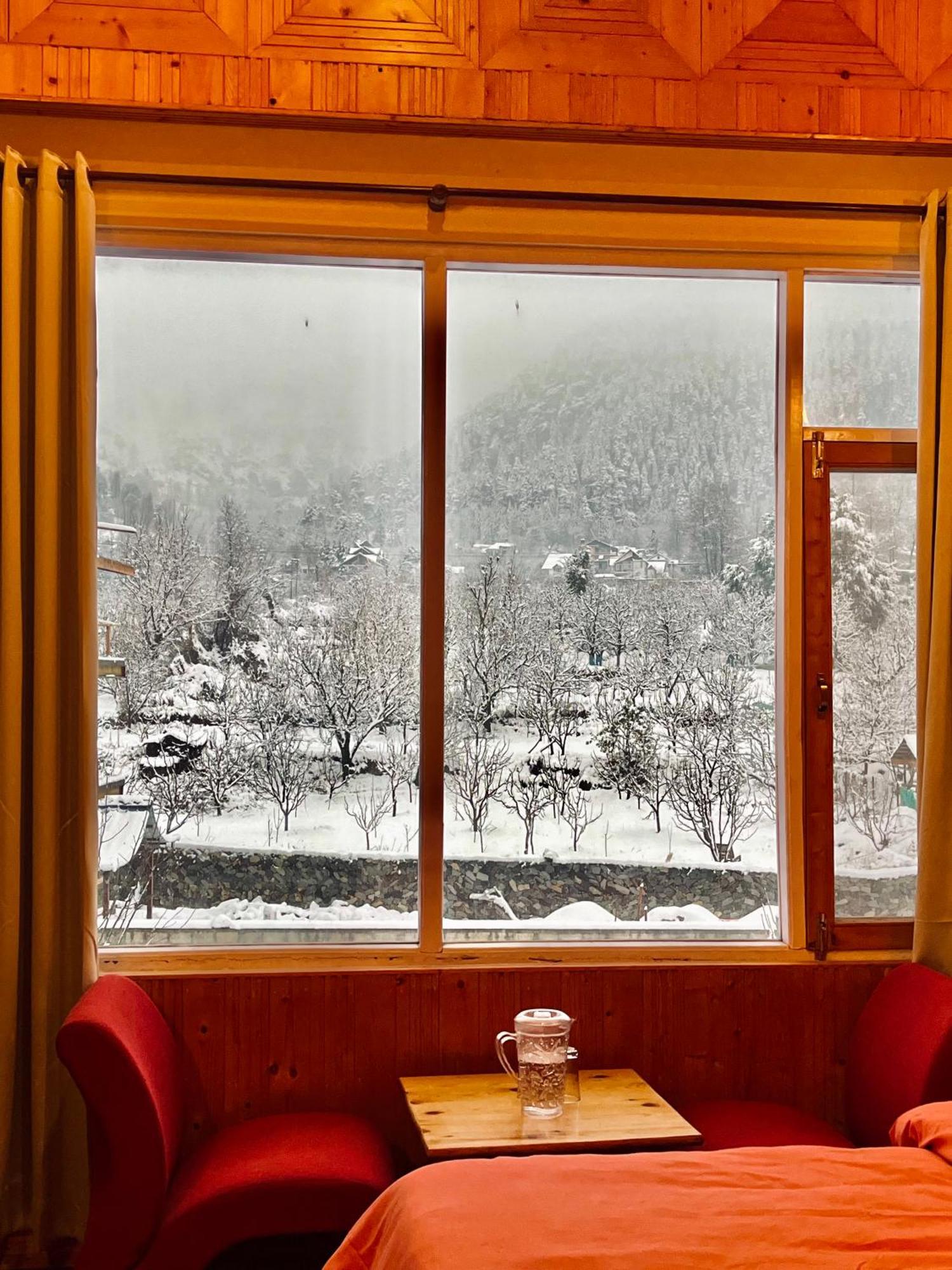Fluestern Hostel And Cafe Nagar  Dış mekan fotoğraf