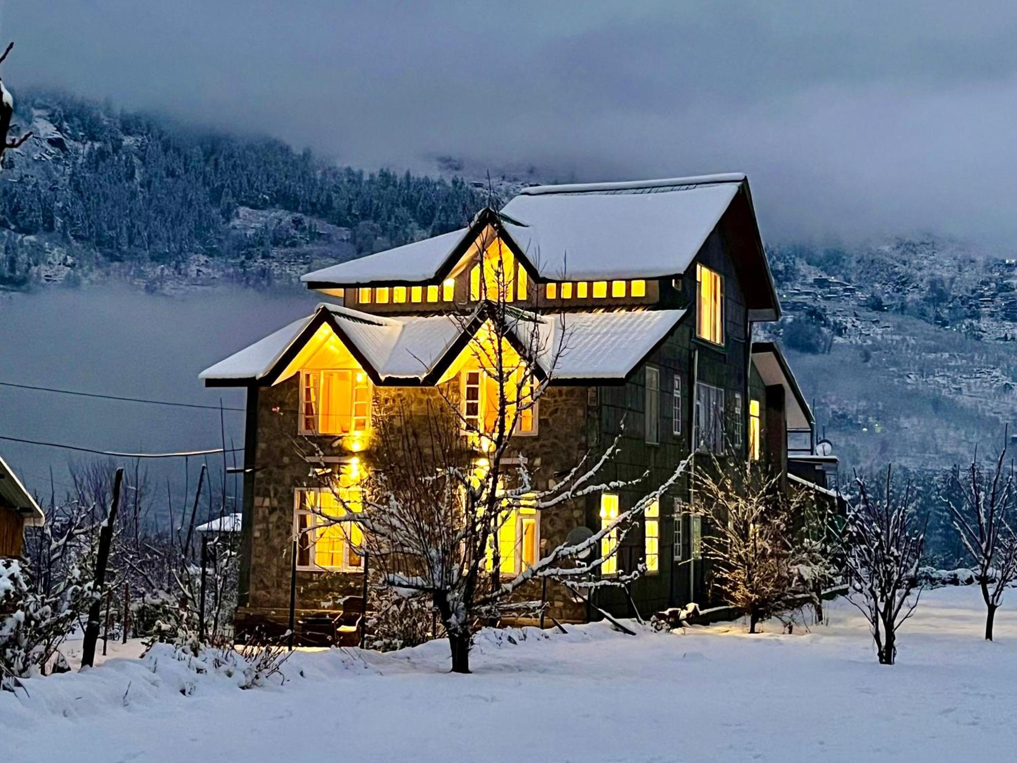 Fluestern Hostel And Cafe Nagar  Dış mekan fotoğraf