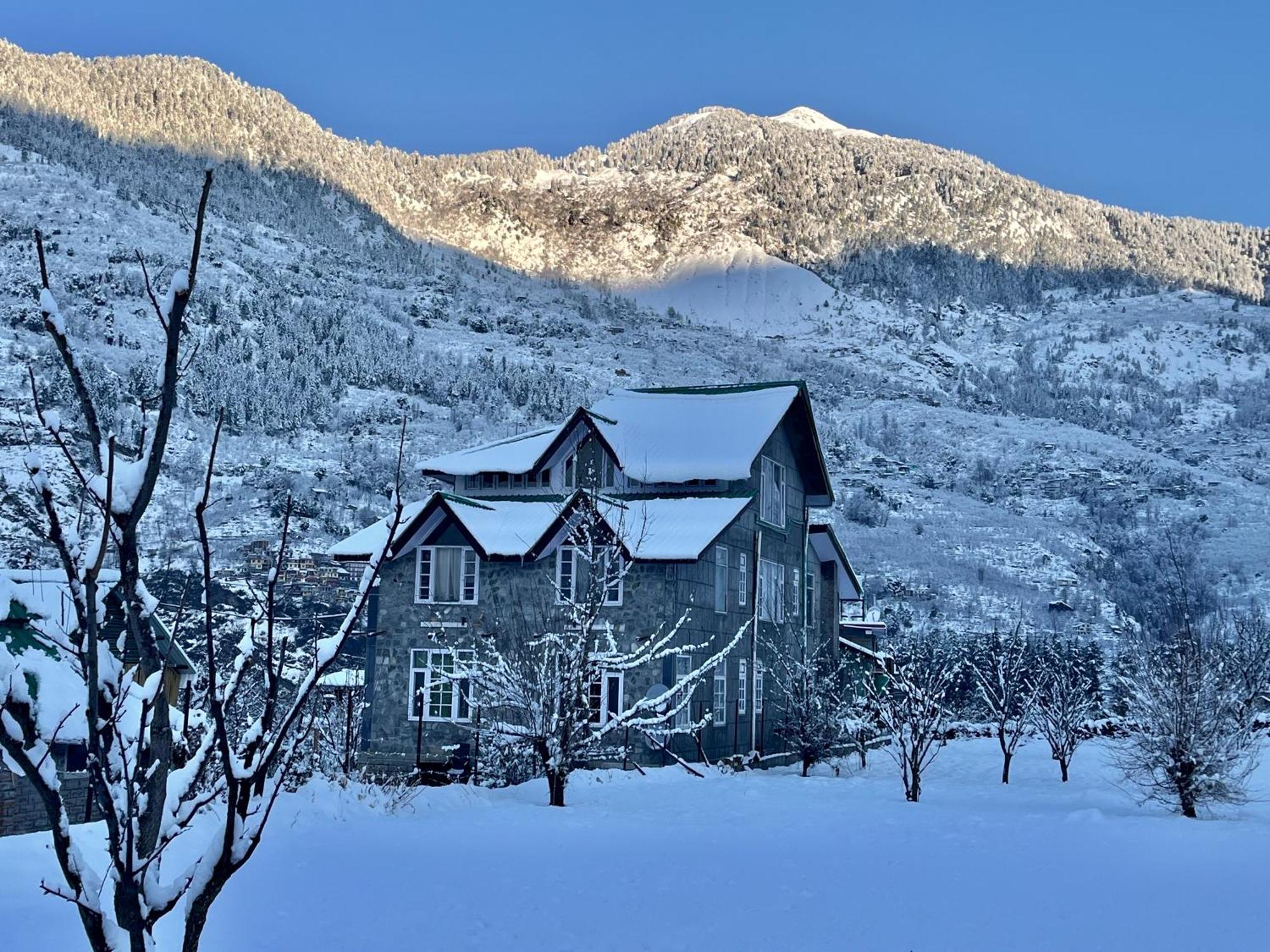 Fluestern Hostel And Cafe Nagar  Dış mekan fotoğraf