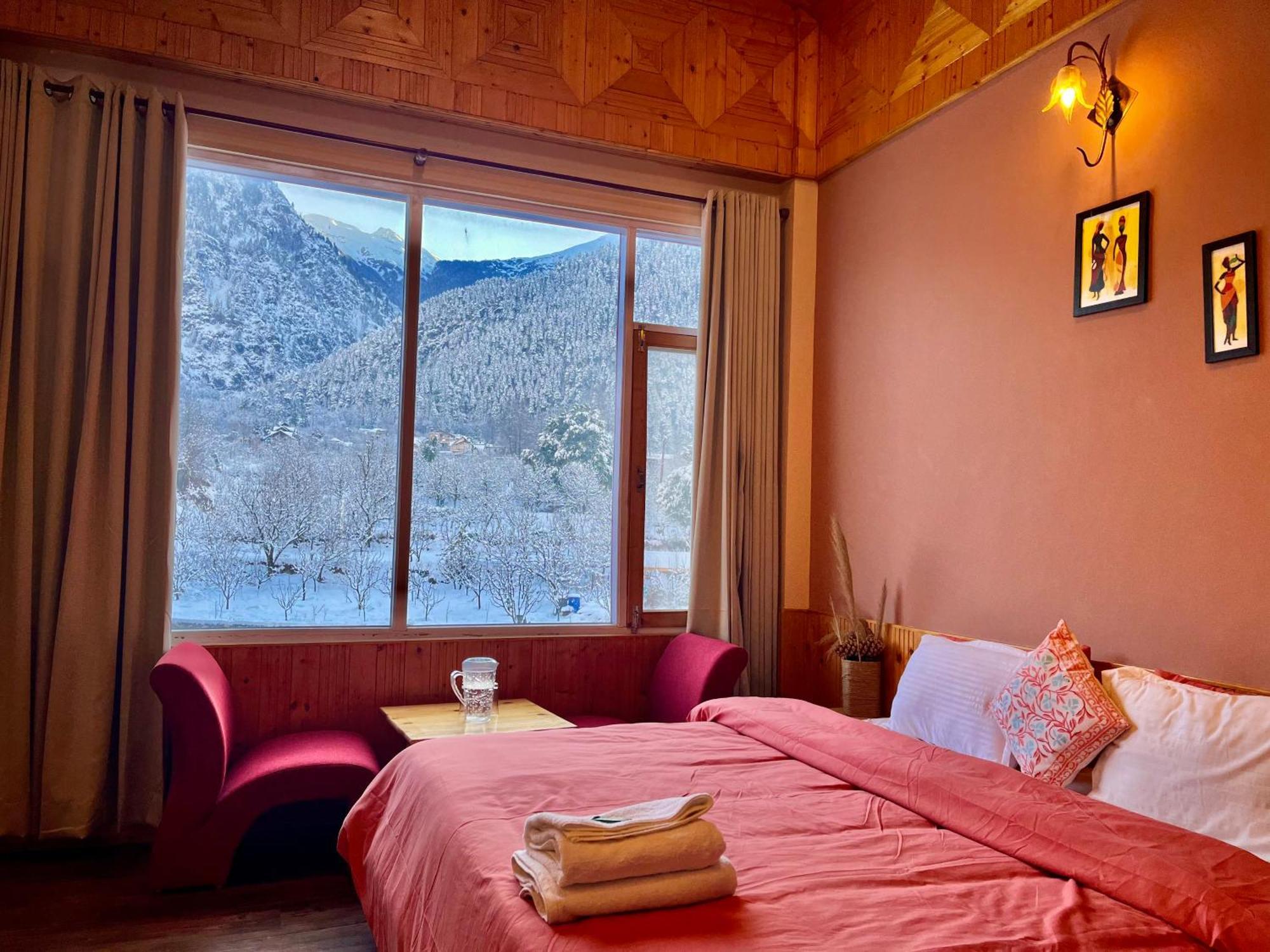 Fluestern Hostel And Cafe Nagar  Dış mekan fotoğraf