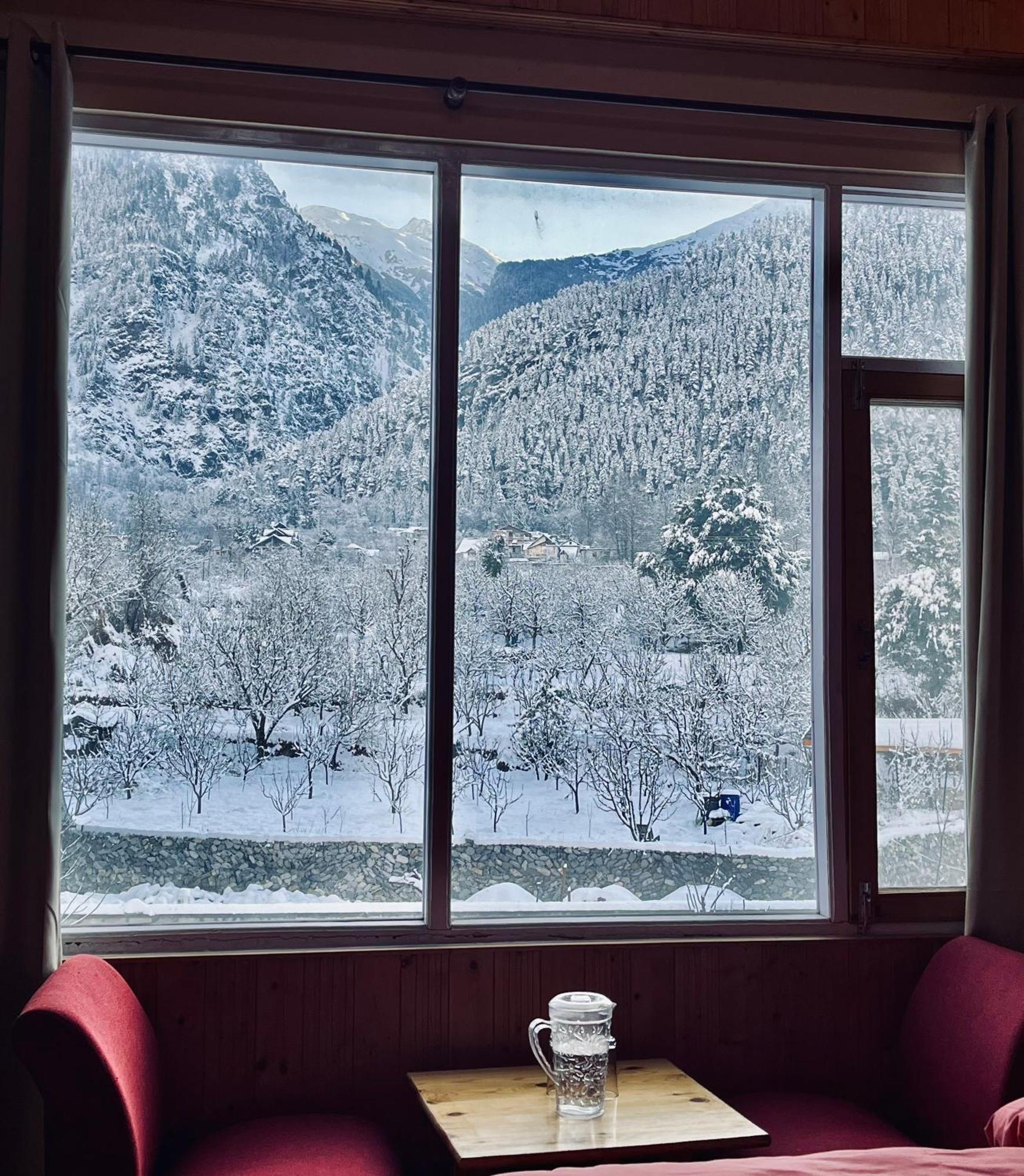 Fluestern Hostel And Cafe Nagar  Dış mekan fotoğraf