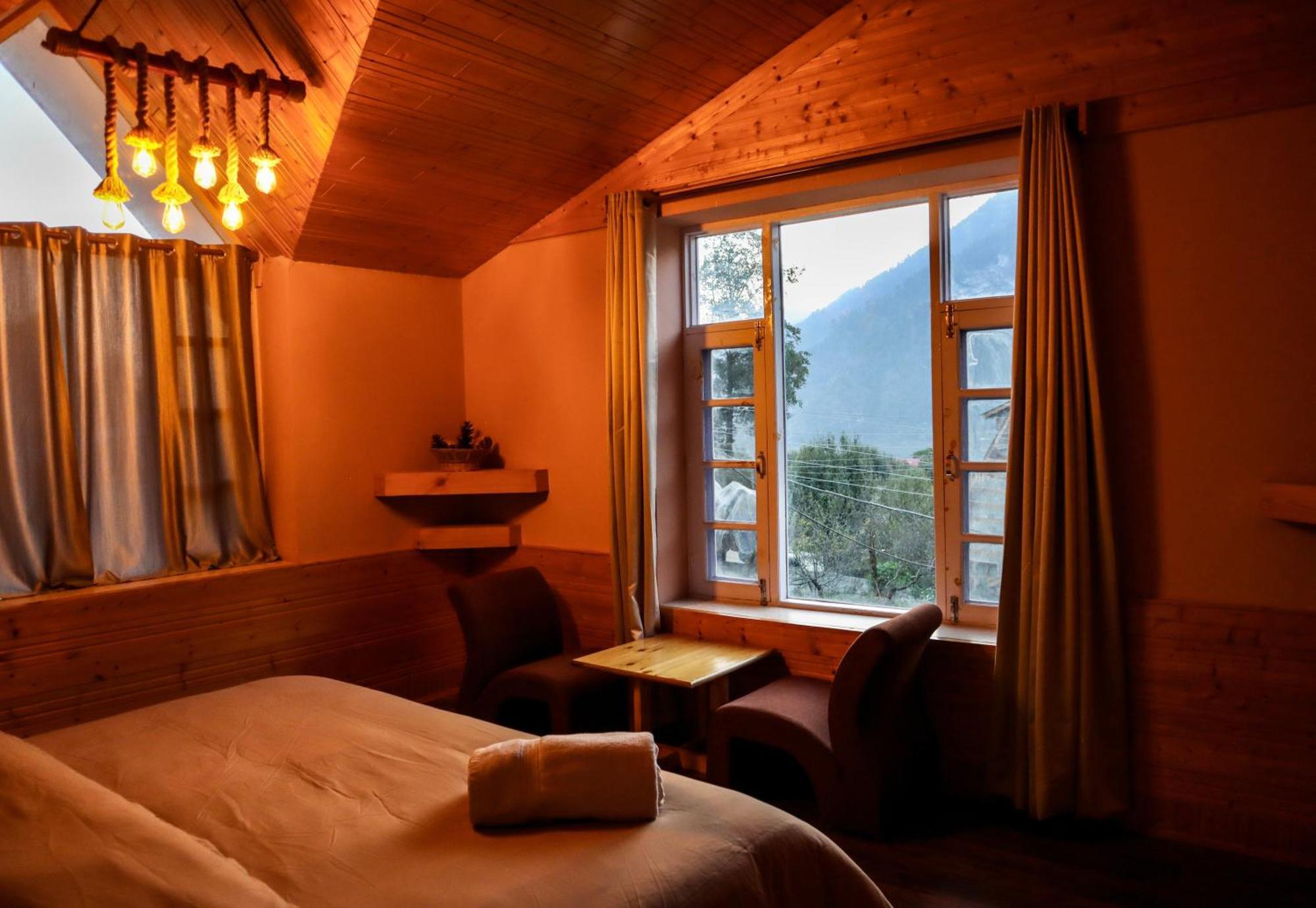 Fluestern Hostel And Cafe Nagar  Dış mekan fotoğraf
