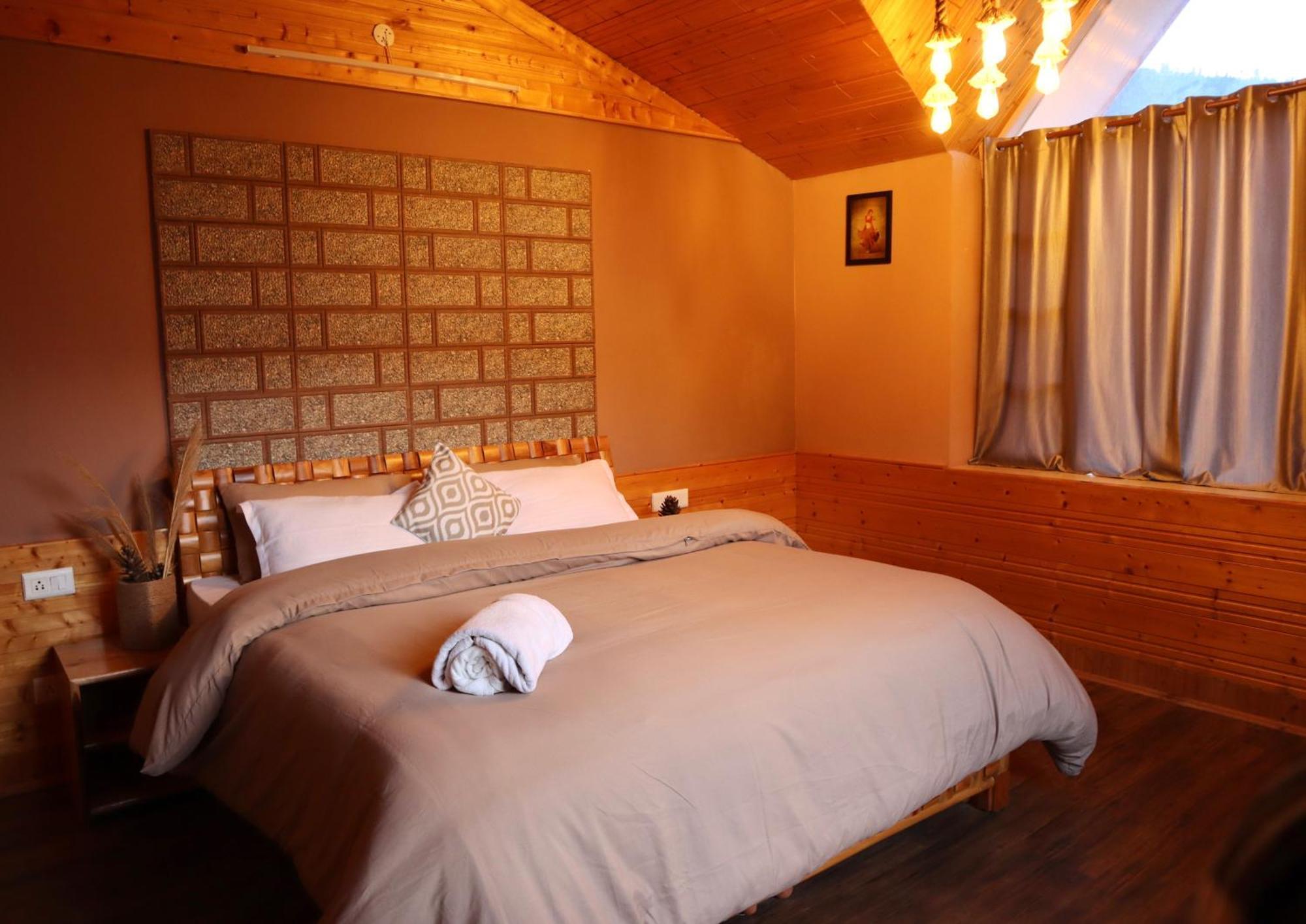 Fluestern Hostel And Cafe Nagar  Dış mekan fotoğraf
