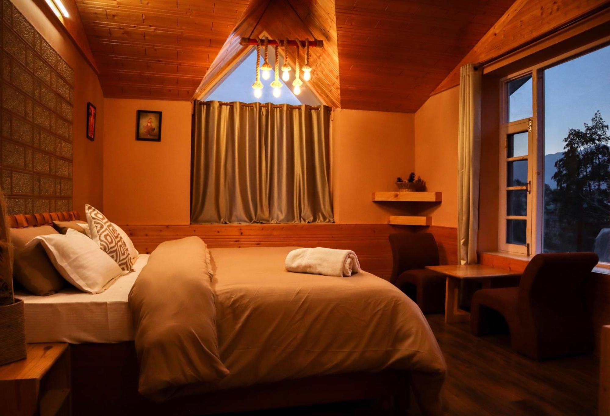 Fluestern Hostel And Cafe Nagar  Dış mekan fotoğraf