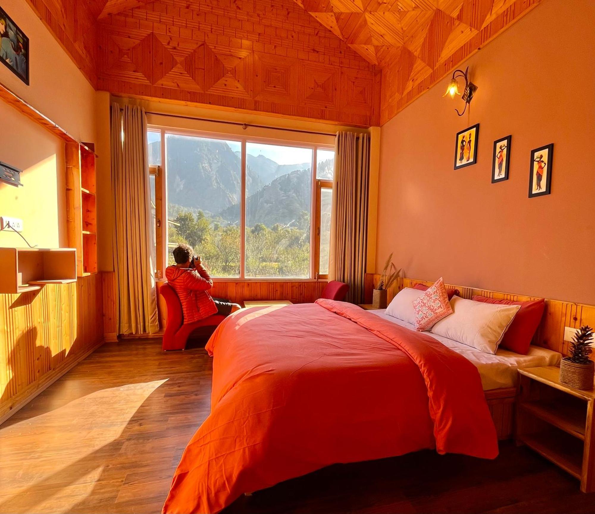 Fluestern Hostel And Cafe Nagar  Dış mekan fotoğraf