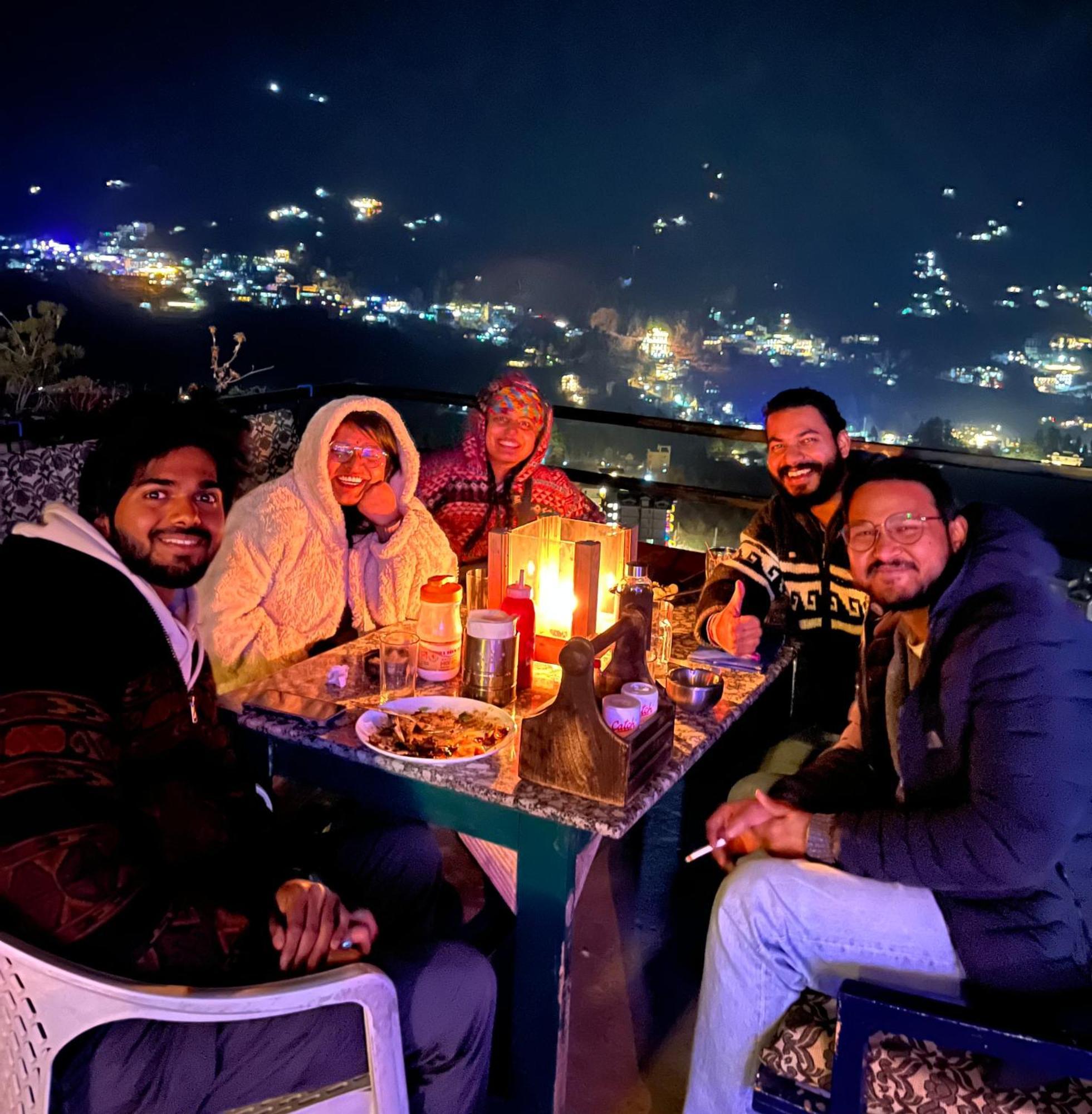 Fluestern Hostel And Cafe Nagar  Dış mekan fotoğraf