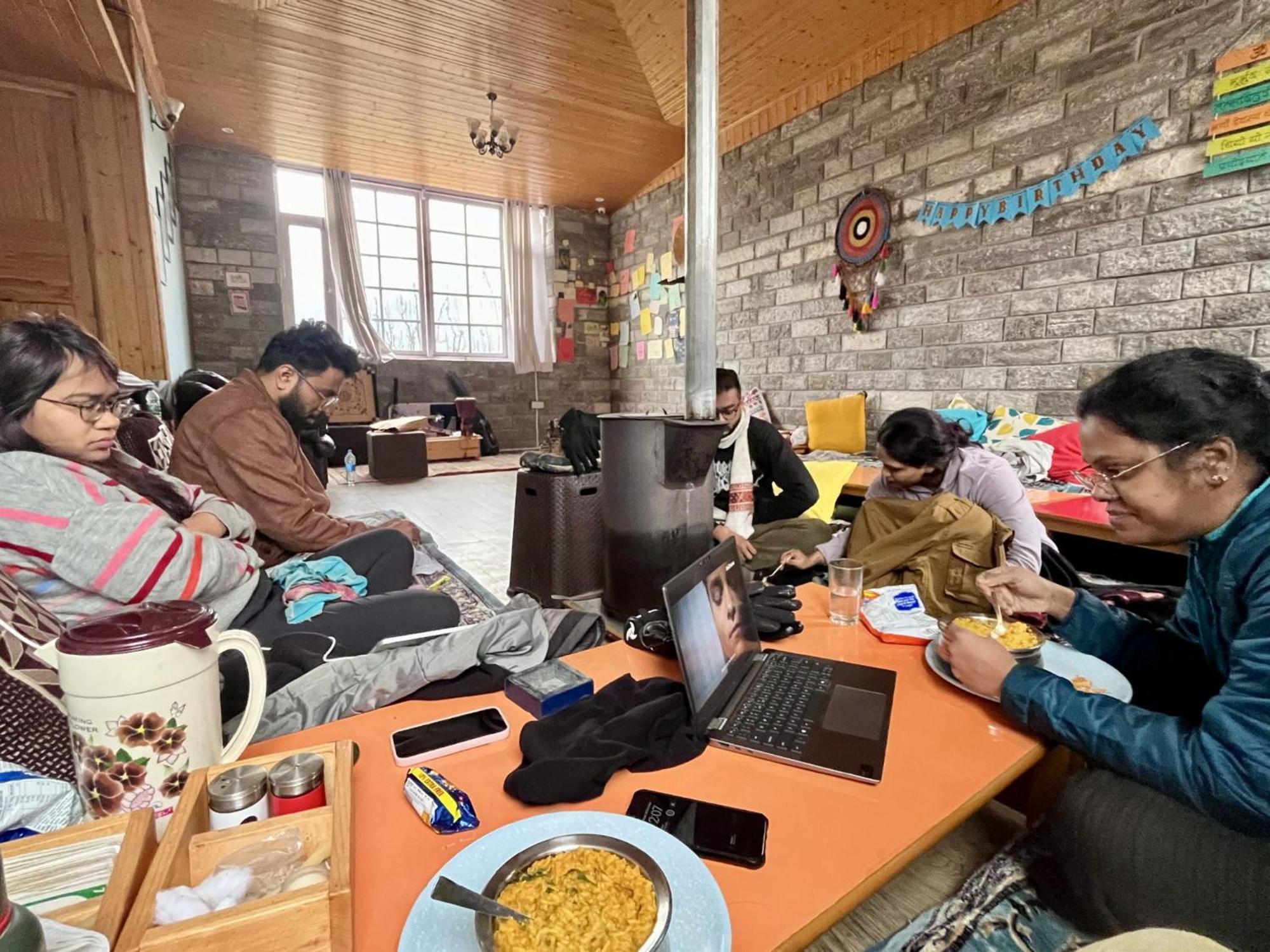 Fluestern Hostel And Cafe Nagar  Dış mekan fotoğraf