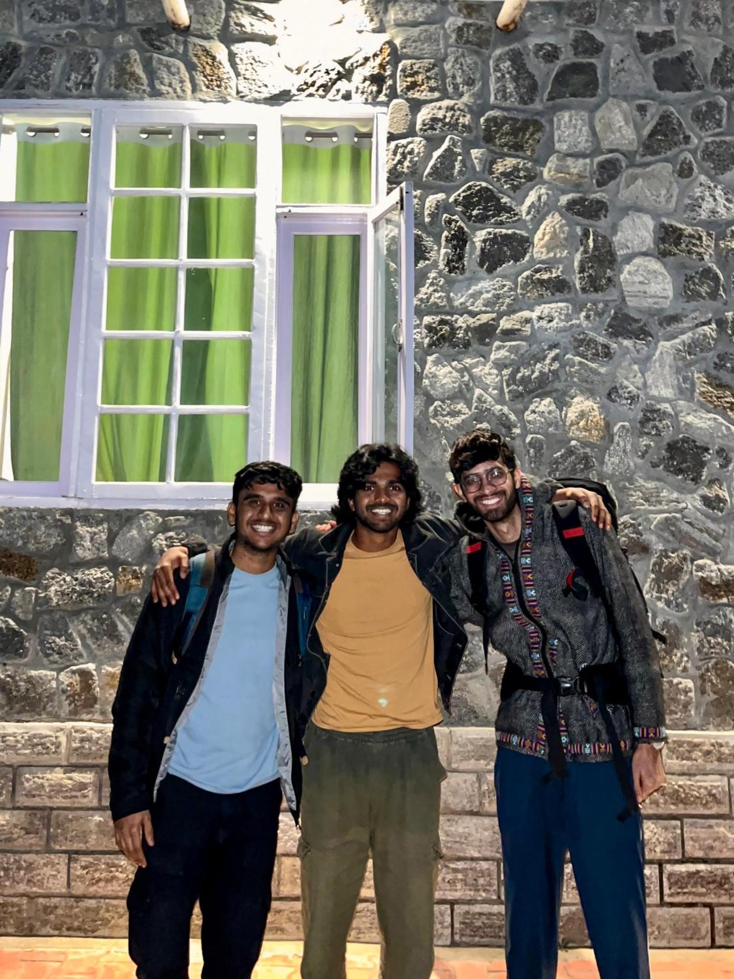 Fluestern Hostel And Cafe Nagar  Dış mekan fotoğraf
