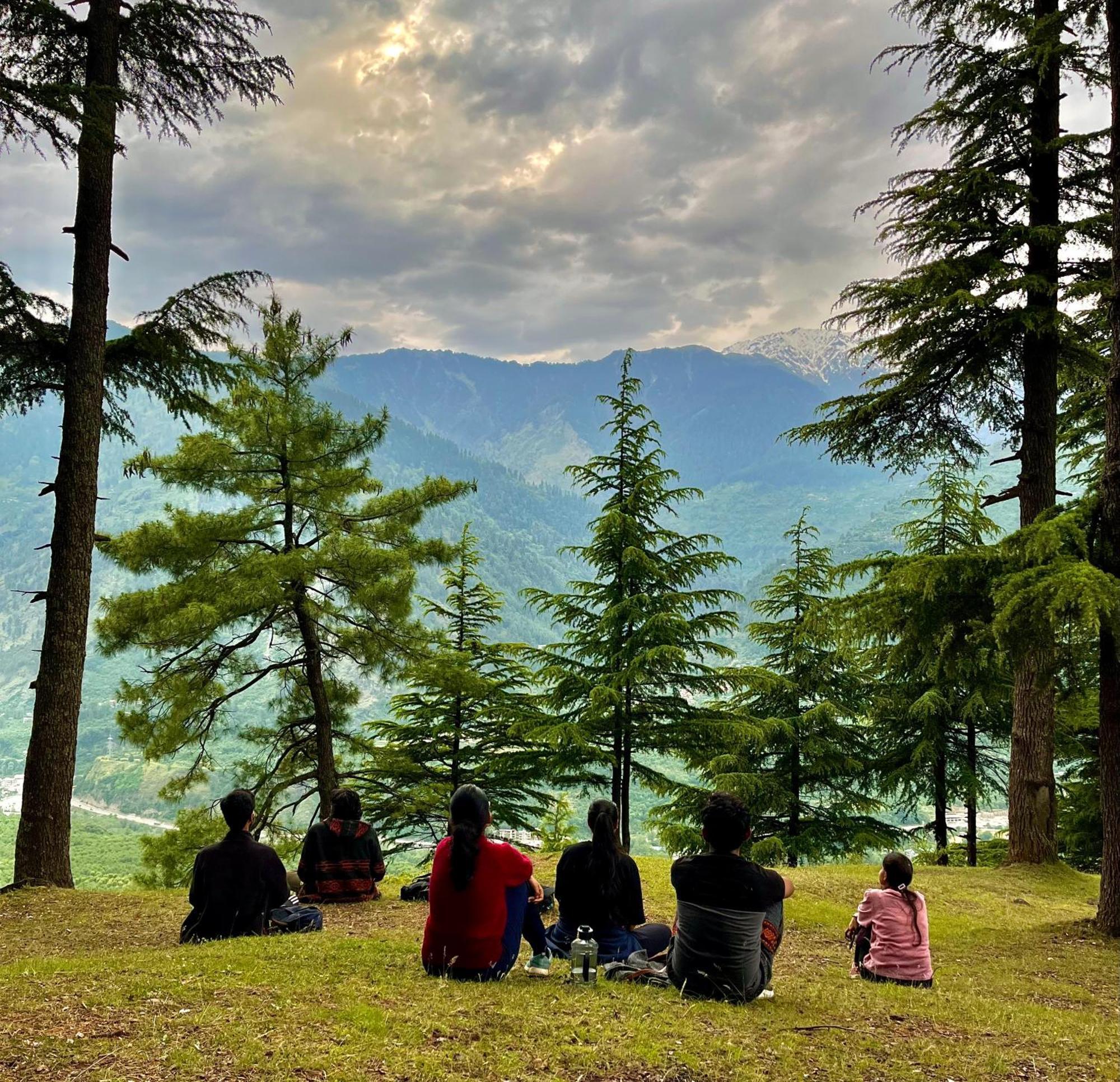 Fluestern Hostel And Cafe Nagar  Dış mekan fotoğraf