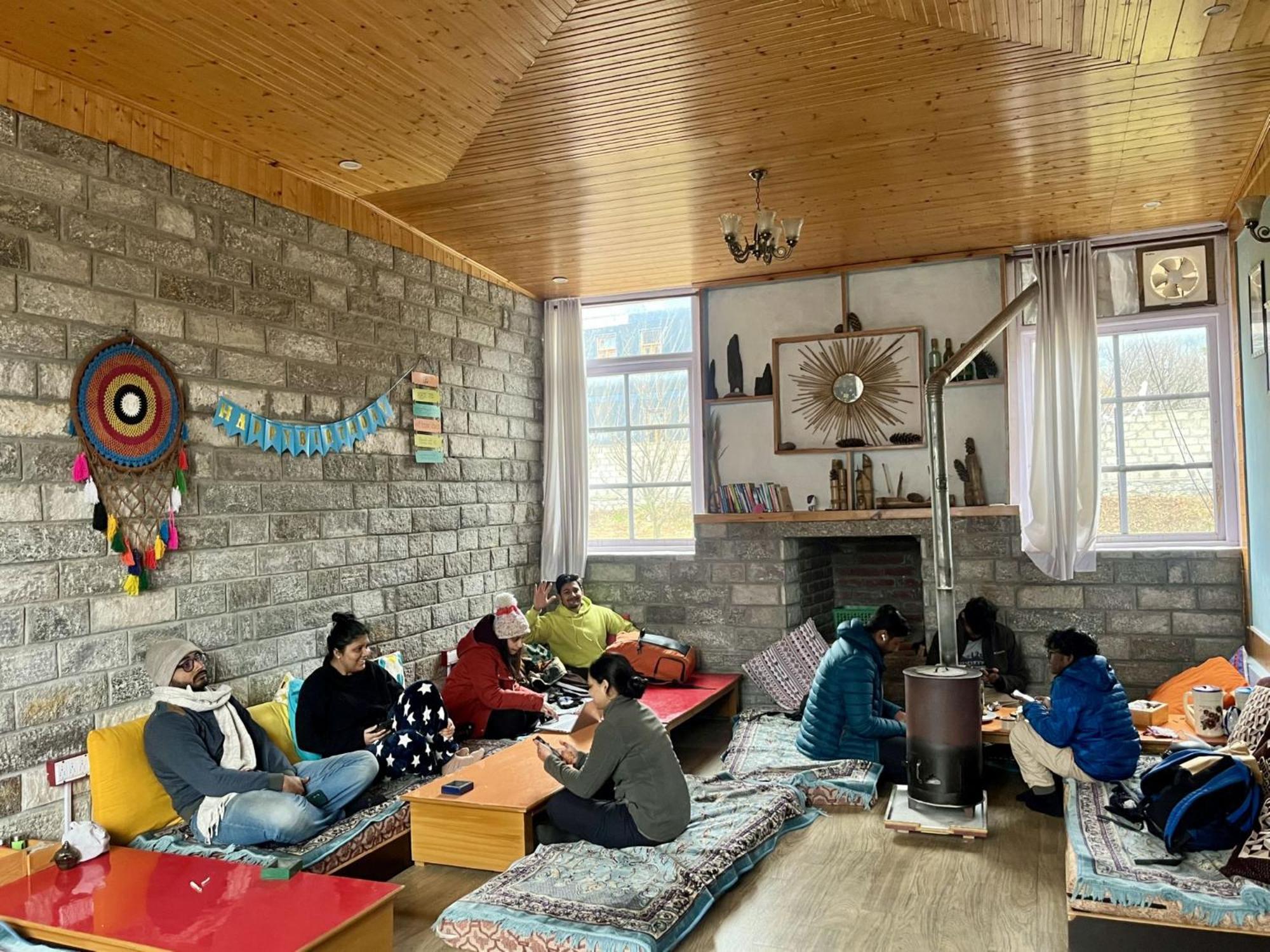 Fluestern Hostel And Cafe Nagar  Dış mekan fotoğraf